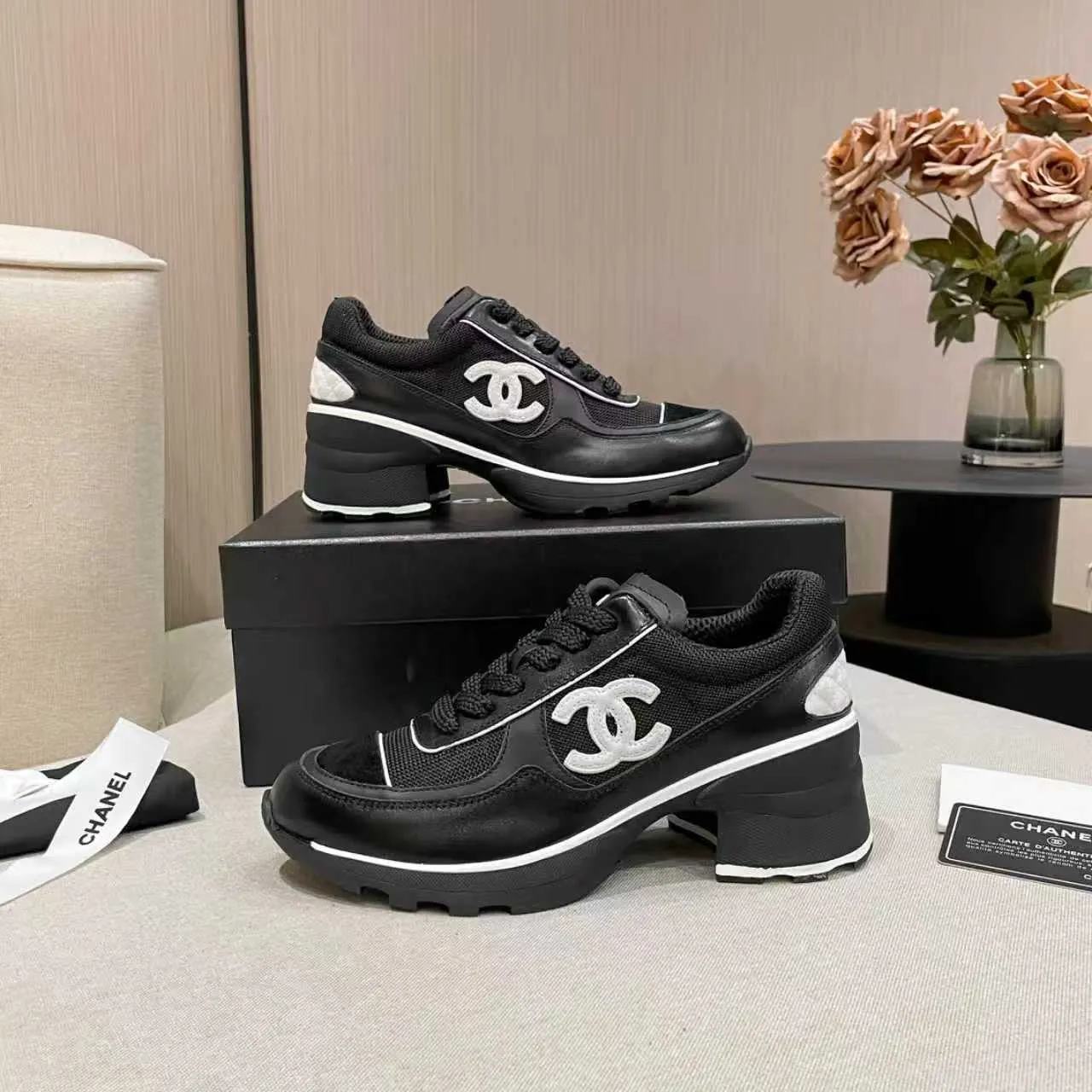 👟👟Ex-factory price 580👟👟Chanel Panda Shoes! 2025 counter's top casual sports shoes. This classic design; the upper is electro-embroidered with a variety of techniques; the outsole is fashionable and sporty; the unusual inclusion of a variety of color matching elements... The diversified mix and match is very good-looking and versatile, and can be used for leisure, fashion, sports, and outdoor... ꫛꫀꪝ Go➫ Materials: ❶Upper made of: original imported first-layer silk cowhide + original waterproof cloth + original first-layer cowhide ❷Inner lining: Original Yangli + Net ❸ Outsole based on: Original TPU combination outsole Special counter boutique packaging complete set for women 35–40